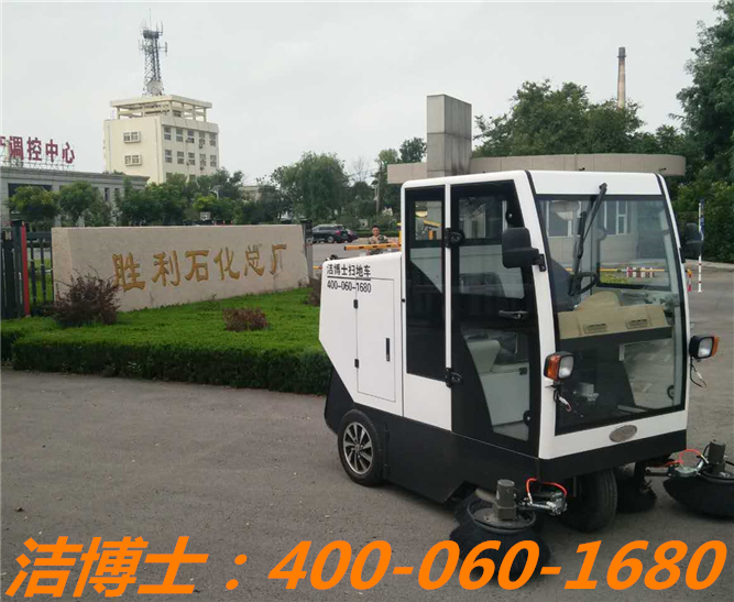 潔博士駕駛掃路車(chē)客戶(hù)案例—中石化勝利油田