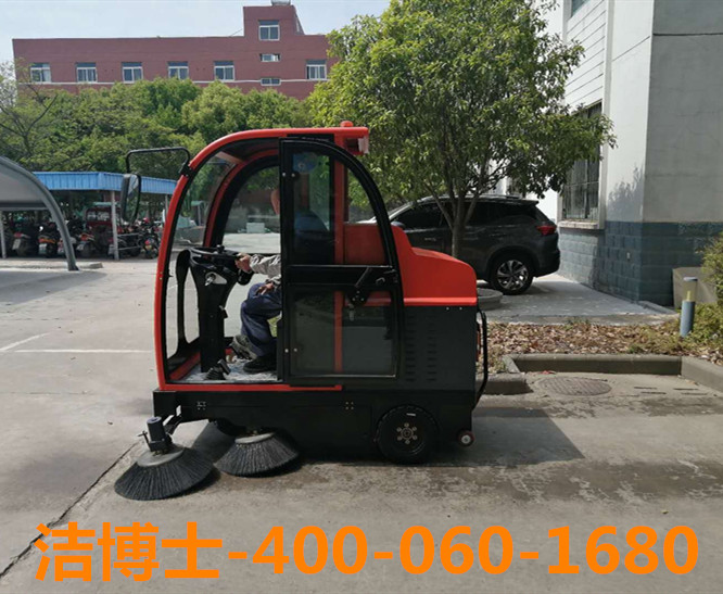 駕駛掃地車(chē)客戶(hù)案例-南京敏之杰機電設備有限公司